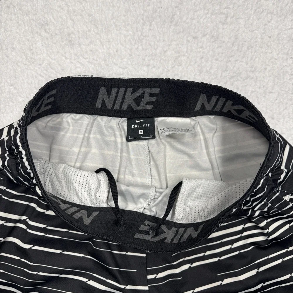 Nike Predator Dri-Fit Black Gray Basketball Shorts Men's‎ Size Small 8.5